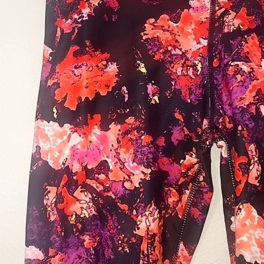 Fabletics Mid Rise Colorful Workout Legging Crop S - Picture 4 of 4